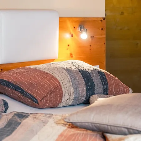 Zirben Diamant & Dogs