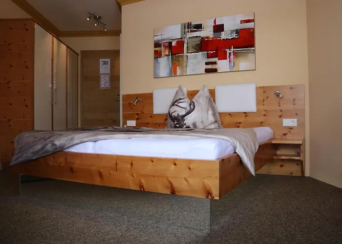 Zirben Diamant & Dogs 招待所 3*