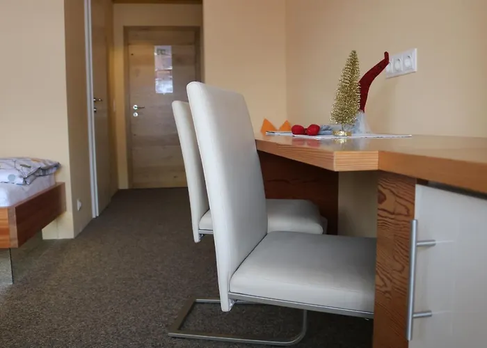 Zirben Diamant & Dogs 招待所 Obdach